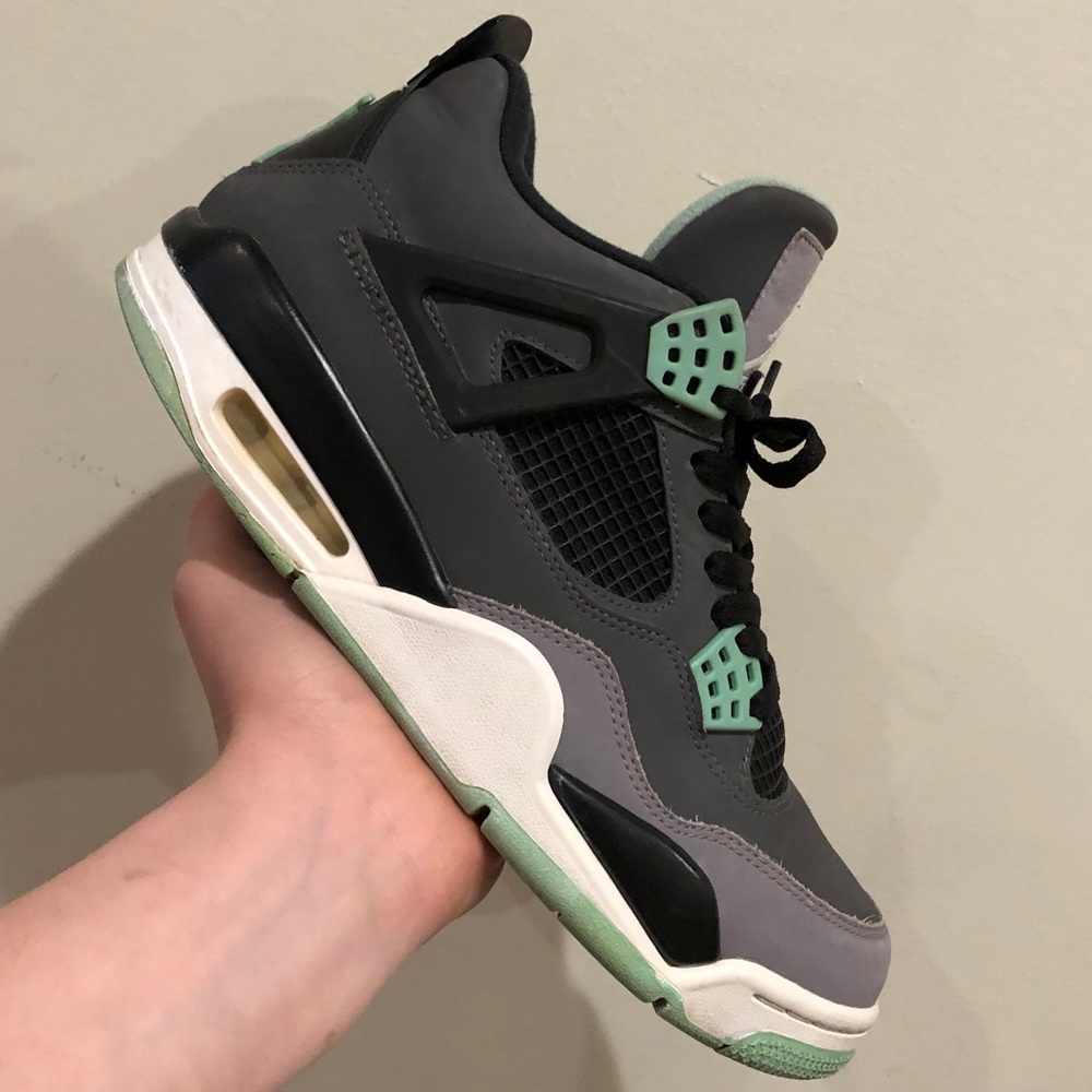 Jordan 4 green glow used great condition